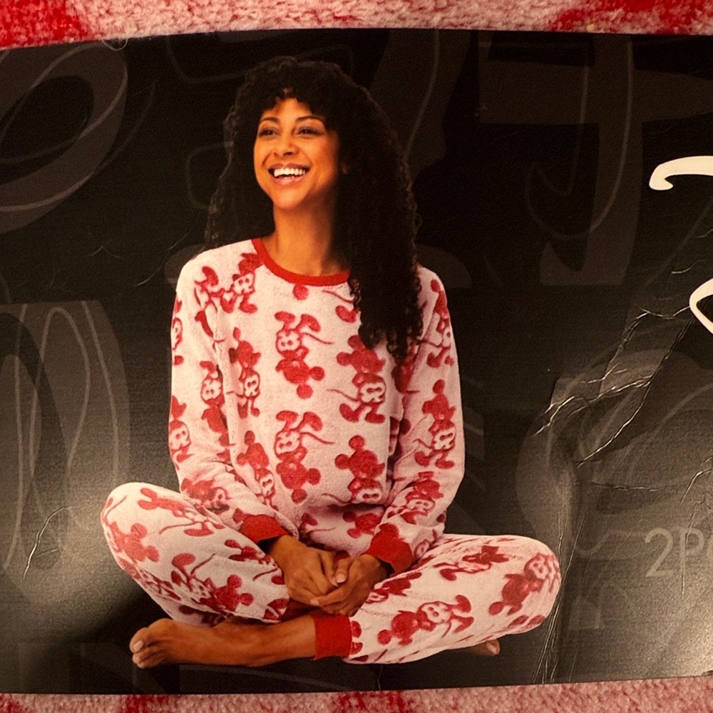 Mickey Ladies' Fleece 2-piece Pajama Set